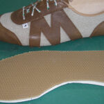 Sneaker aus pflanzlich gegerbtem Leder und Schweizer Flachsstoff